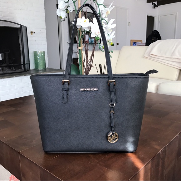 LAST ONE ❗️MICHAEL KORS Travel Black Leather Bag - Picture 3 of 8